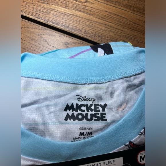 ✅NEW Disney Mickey Mouse Pajama Set - Picture 3 of 4